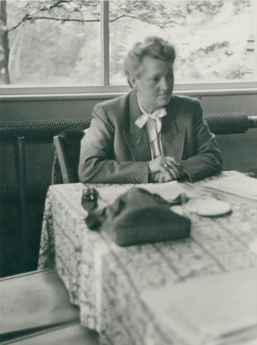 Elisabeth_Selbert_-_SPD-Frauenkonferenz_-_Wuppertal_1948_-_Edu_Düwel_(cropped) Elisabeth_Selbert_-_SPD-Frauenkonferenz_-_Wuppertal_1948_-_Edu_Düwel_(cropped)
